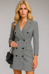 Moda feminina de outono e inverno com cinto duplo de manga longa