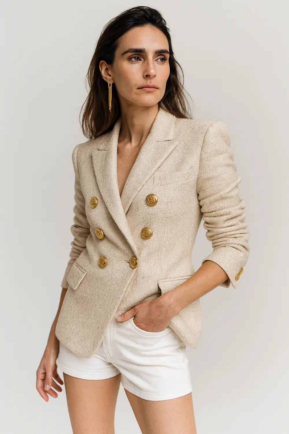 Blazer feminino com duas tiras e alfaiataria